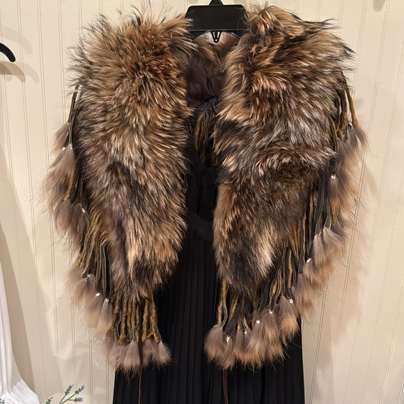 Overland Fur shawl - Picture 2 of 7